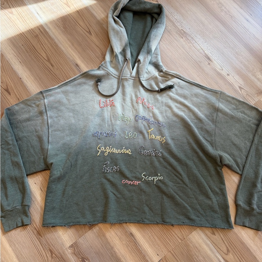 *ACCT CLOSING MAKE OFFER* I Stole My Boyfriend’s Shirt Hoodie/Size M